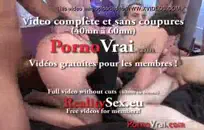 غير معروف امرأة سمراء الهواة يحصل مارس الجنس من الصعب في الحديقة من قبل رجل التقت للتو، في حين أن أصدقائه يشاهدون من وراء بعض الشجيرات ويلتقطون الصور بهواتفهم.