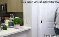 مثير شقراء في سن المراهقة يحصل مارس الجنس من قبل الأب مع ديك كبيرة.