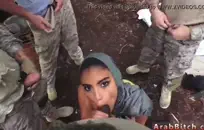 فاتنة الشباب الساخنة يصرخ رئتيها على رأس الديك ضخمة.