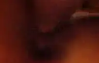 آلهة جين وشقيقها في جوارب طويلة سوداء.