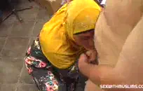 عبدة الجنس تقيد وتدغدغ من قبل سيدها.