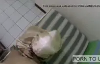 رجل يدخل يده في كس امراة