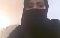 الساخنة الآسيوية فاتنة في شباك صيد تحصل مارس الجنس من الصعب أثناء اللعب مع بوسها الكثيف.