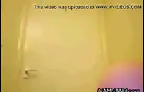 مثير شقراء ميندي يلعب مع بوسها الرطب، بالإصبع لطيف وبطيء في حين يئن بصوت عال لأكثر من ذلك.