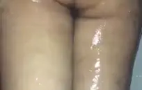 مباراة ملاكمة تحلق بالفراء وتضرب المؤخرة.