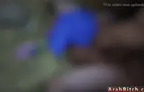 كان الشاب ذو الرأس الأحمر ممتنًا للآلهة، حيث كان يفكر في مدى صغر حجم يديه مقارنة بحجم قضيبه.