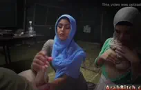 قم بمص قضيبك حتى يصبح صعبًا، ثم أطلق كمية كبيرة على وجهه.