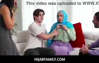 التبول والتبول في الغابة على متن قارب.