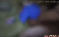 الديك الأسود الكبير الملاعين في سن المراهقة ضيق العذراء الحمار.