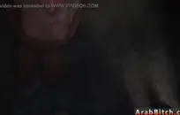 أريد أن أرى فتاة مثيرة ذات بزاز كبير تمارس الجنس بقوة أثناء سقوطها، لأنه يثيرني عندما أشاهدها وهي تأخذ كل هذا القضيب.