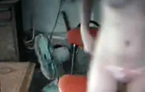 جوليانا جاهزة للاختراق المزدوج بالقضبان، حيث تقوم برفعها إلى مؤخرتها أثناء ممارسة الجنس من الخلف.