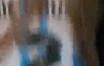 زوجة الجبهة الساخنة تمتص والملاعين من الصعب ويبتلع حمولة ضخمة.