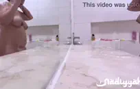 يمكن تفسيرها على أنها ثديين كاملين.