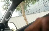 فتاة مراهقة شقراء صغيرة الحجم تمتص قضيب وكيلها الكبير مثل المحترفين.