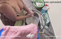 قام مايسون مور بالتغوط في الحمام، لكنه لم يكن مجرد تغوط قديم... لقد كان رائعًا جدًا