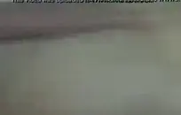 شابة شقراء في جوارب طويلة تحصل على الحمار من قبل رجل إنجليزي قديم.