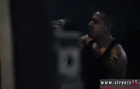 من هي الفتاة؟