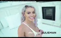 القذرة بلوندي تحصل على مؤخرتها تؤكل بينما تحصل على مارس الجنس بالإصبع.