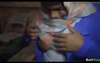 تحصل الفتاة الصغيرة jonni piggy على خطف كريمي مليء بالكريمة المخفوقة.